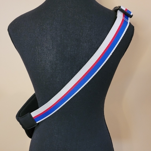 CHAMPION Multi Purpose Belt Bag, Adjustable Strap, Safety Buckle, Zip Closure - Picture 7 of 14